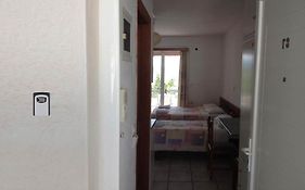 Gikas Apartments Triple Studio Sea View B7